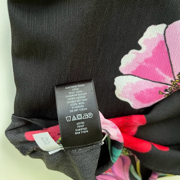 Ann Taylor Short Sleeve Top Size XS - Picture 8 of 8